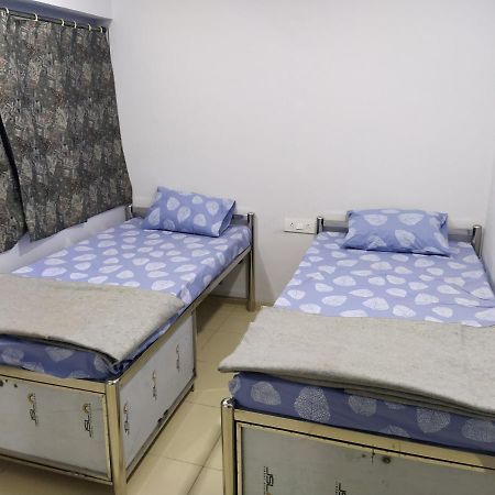 ואדודרה Shiv Sai Dormitory מראה חיצוני תמונה