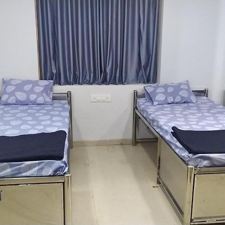 ואדודרה Shiv Sai Dormitory מראה חיצוני תמונה