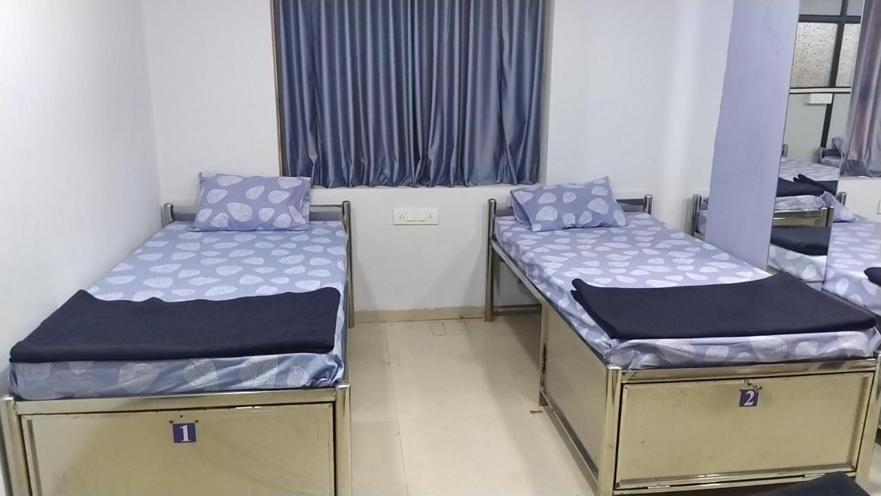 ואדודרה Shiv Sai Dormitory מראה חיצוני תמונה