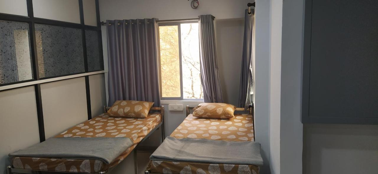 ואדודרה Shiv Sai Dormitory מראה חיצוני תמונה